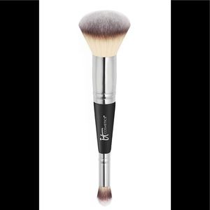IT Cosmetics Complexion Perfection Brush #7